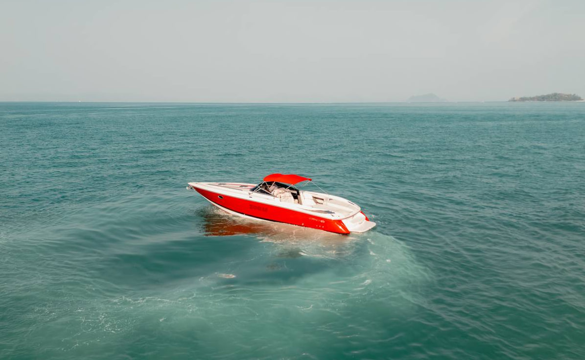 Cobalt Zoom 37ft bow lounge