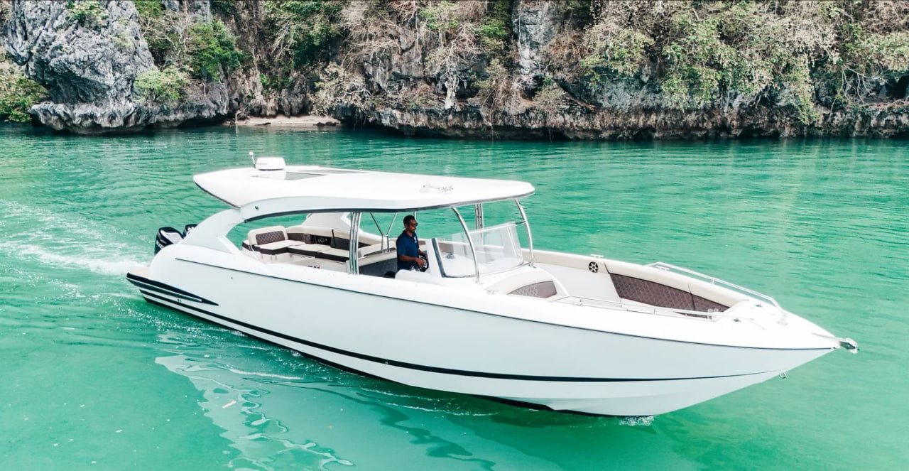 42 ft Sport Cruiser Yacht for Luxury Charter in Phuket