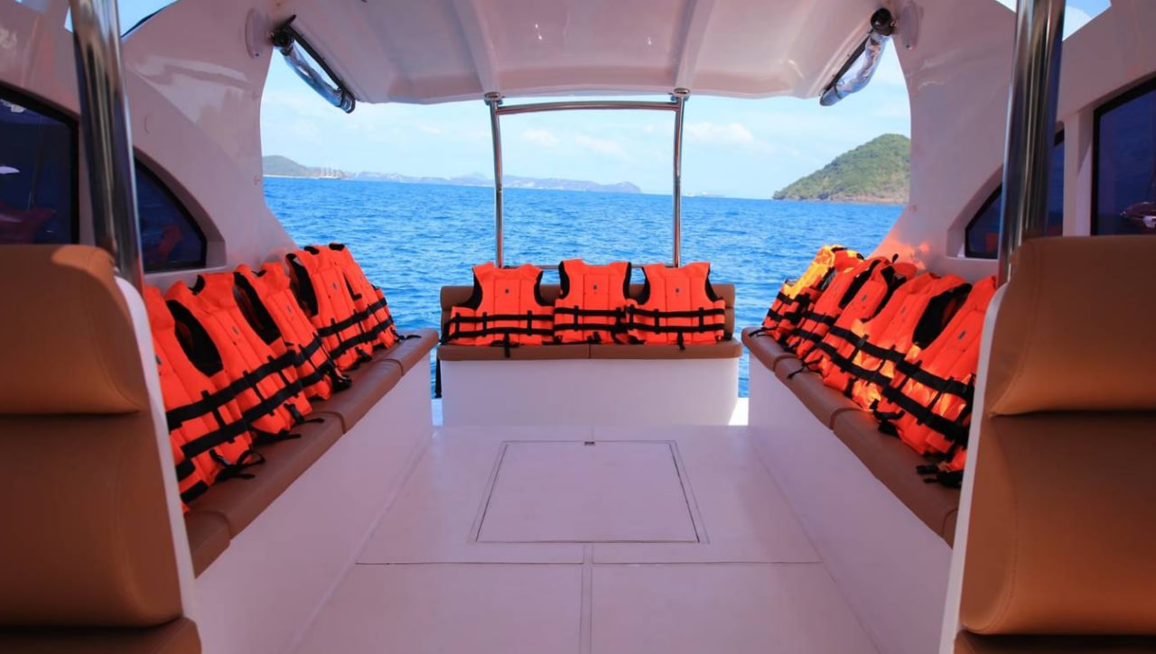 Moana 41ft island hopping Thailand