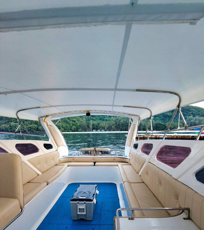 Yamela 15 seating area